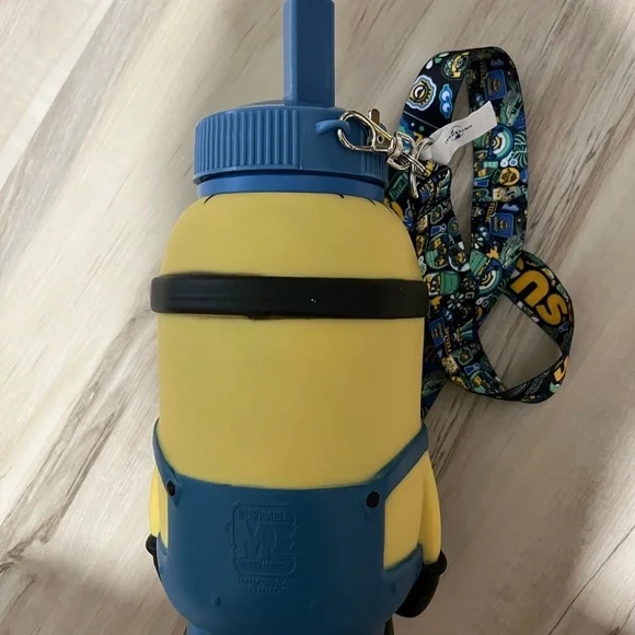 Universal Minion Drink-ware with Lanyard - Picture 4 of 4